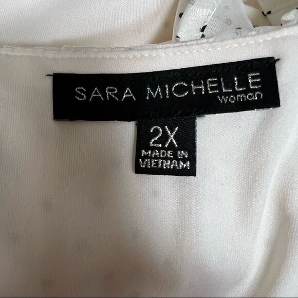 👠Sarah Michelle off white top with black polka dots. 2X - Picture 7 of 7